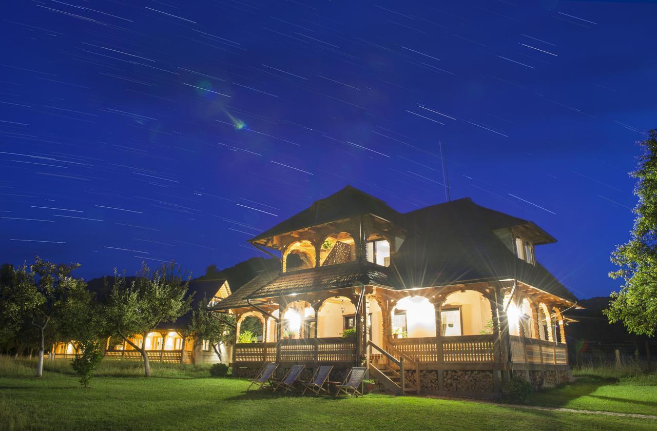 Magnolia Resort Chalets Viseu de Sus Bagian luar foto